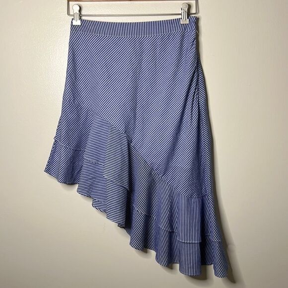 😊 3/$30
NEW🏷 Woman’s Ruffle Tiered Skirt Blue Size 2 - Picture 14 of 15